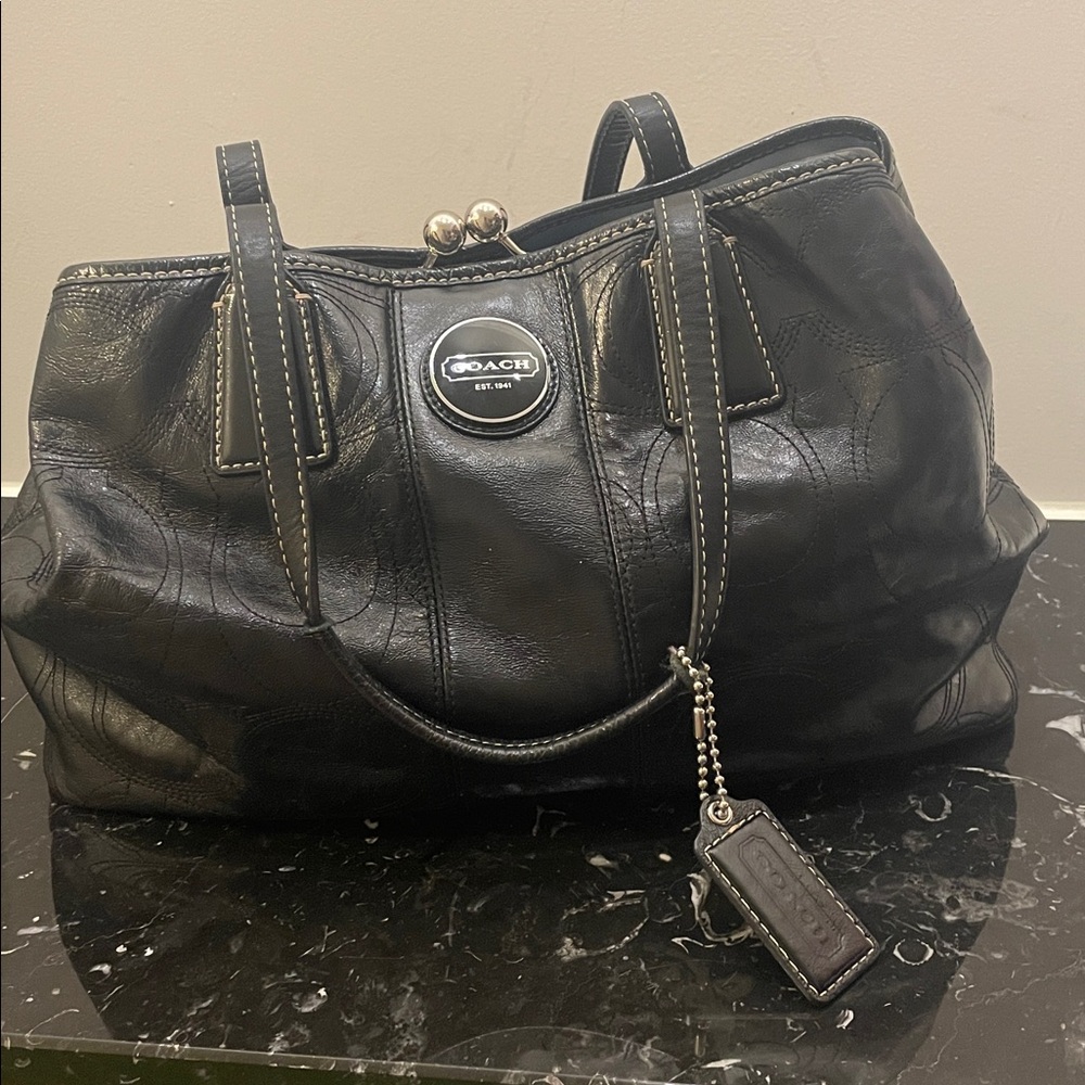 Coach Black Kisslock Bag In Patent Leather With C Pattern & Blue Interior
